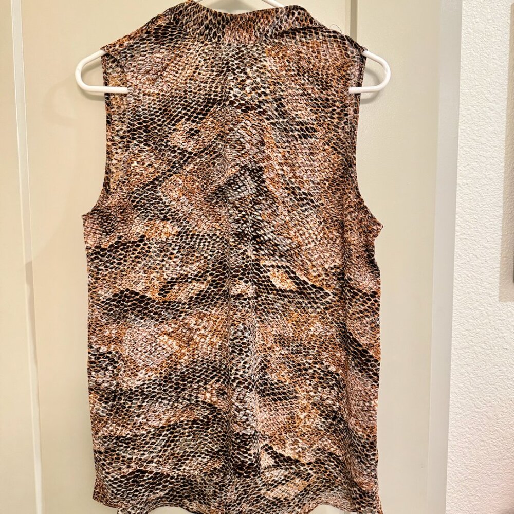 Tie Neck Button Back Sleeveless Blouse 🐾